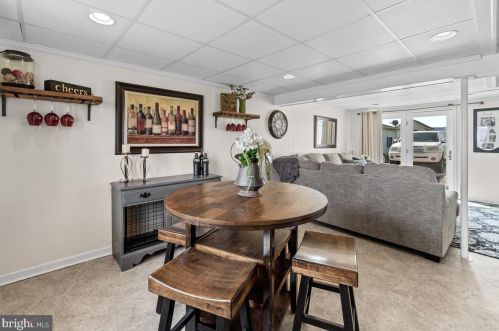 7504 Picnic Wood Rd, Middletown MD 21769-8223 exterior