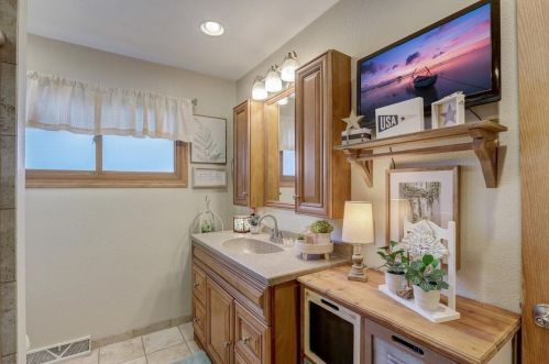 2501 Clayton Crst Ave, Milwaukee WI 53221-3735 exterior