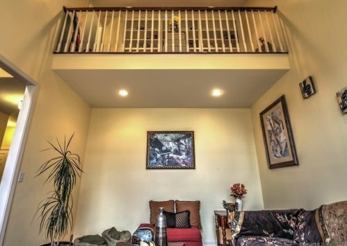 65 Centennial Dr, Milford CT 06461-1662 exterior