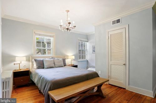 204 Royal St, Alexandria VA  22314-2627 exterior