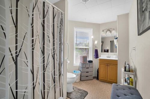 24 Mainsgate St, Pittsburgh PA 15205-2247 exterior