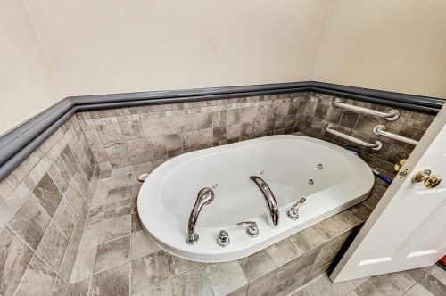 1112 Damen Ave, Chicago IL 60622 exterior