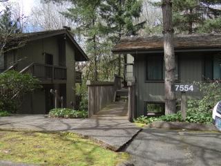 7554 Barnes Rd, Portland OR  97225-6223 exterior