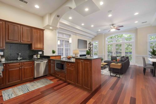 3236 Kenmore Ave, Chicago, IL 60657-3307