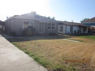 733 F St, Tulare, CA 93274-2729