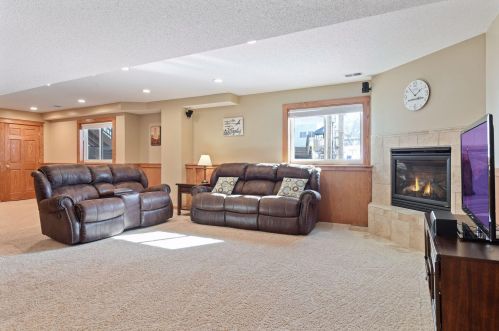 799 Ashley Dr, Chaska MN 55318-1540 exterior
