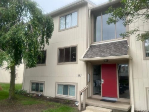 1663 Riverside Dr, Rochester, MI 48309-2713