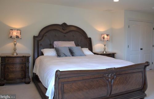 87 Leavitt Ln, Princeton NJ 08540-3921 exterior