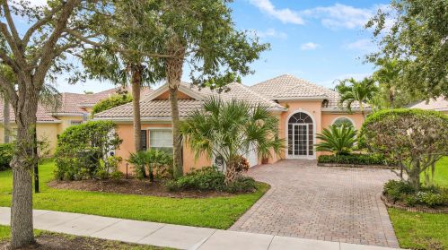 11269 Northland Dr, Fort Pierce FL 34987-1942 exterior