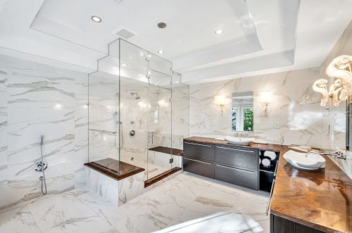 795 Kearny Dr, Valley Stream NY 11581-3624 exterior