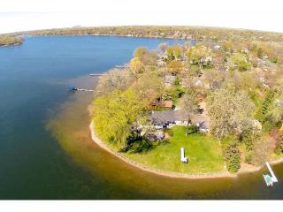 372 Owasso Blvd, Saint Paul MN  55117-1073 exterior