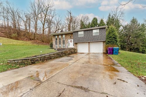 1521 Greendale Dr, Pittsburgh PA  15239-1143 exterior