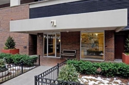 71 Division St, Chicago IL  60610-2220 exterior