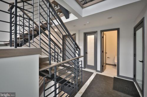 613 Bainbridge St, Philadelphia PA 19146-2413 exterior