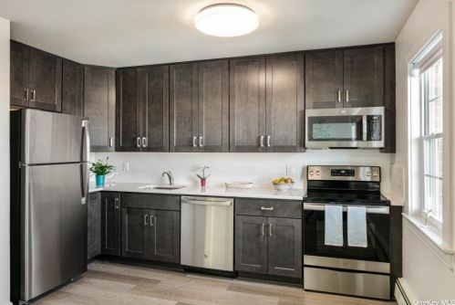 158 Captains Dr, Babylon NY  11704-8231 exterior