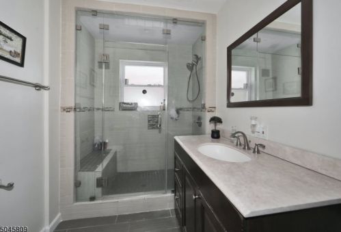 18 Roosevelt Ave, Hasbrouck Heights NJ 07604-1011 exterior