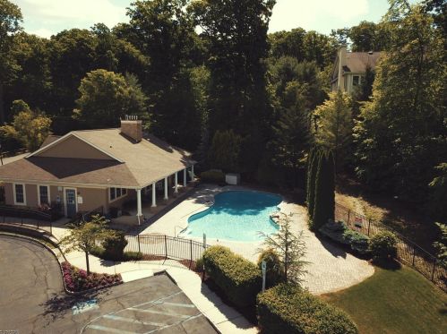 82 Henning Ter, Parsippany NJ 07834-3716 exterior