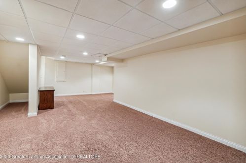 502 Brunswick Dr, Dewitt MI 48820-9189 exterior