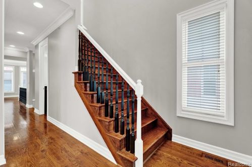 855 Bennaville Ave, Bham MI  48009-3668 exterior