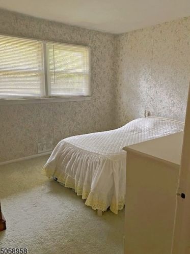 3 Bell St, Sparta, NJ 07871-2401