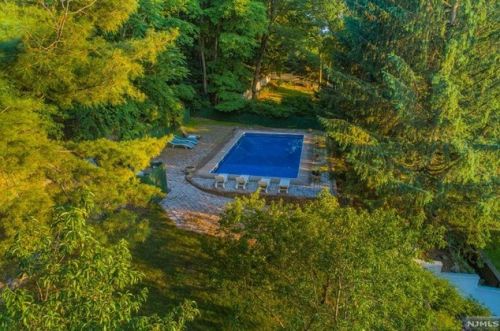 458 Saddle River Rd, Upper Saddle River, NJ 07458-1702