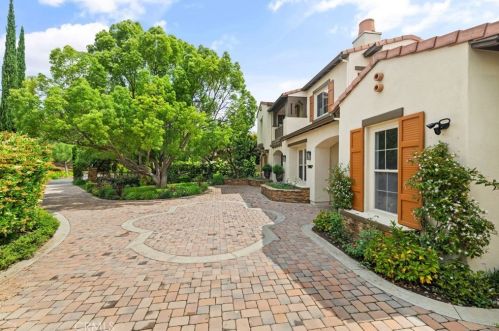 10464 Caribou Way, Tustin CA  92782-1470 exterior