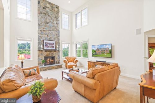 17675 Tobermory Pl, Leesburg VA 20175-7053 exterior