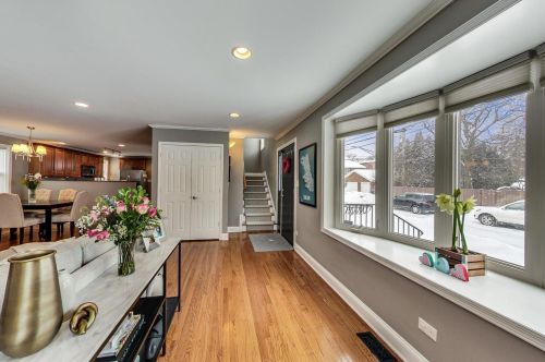 6098 Caldwell Ave, Chicago IL 60646-4111 exterior