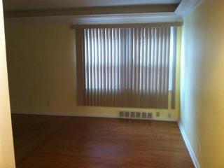 13698 Cedar Rd, Cleveland OH  44118-2656 exterior