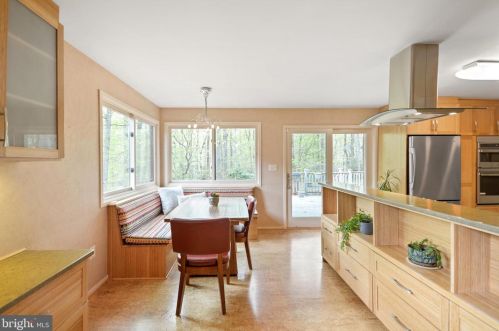 16 Arlive Ct, Rockville MD 20854-2978 exterior