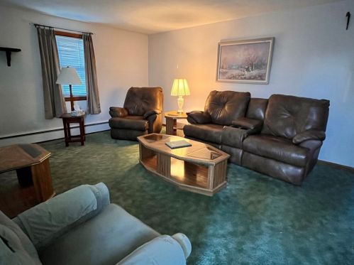 31 Upper Gore Rd, Webster MA 01570-3220 exterior