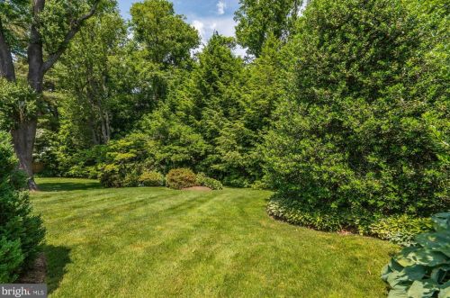 10017 Carmelita Dr, Rockville MD 20854-4247 exterior