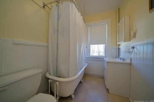 9 Fairview St, New Britain CT 06051-2707 exterior