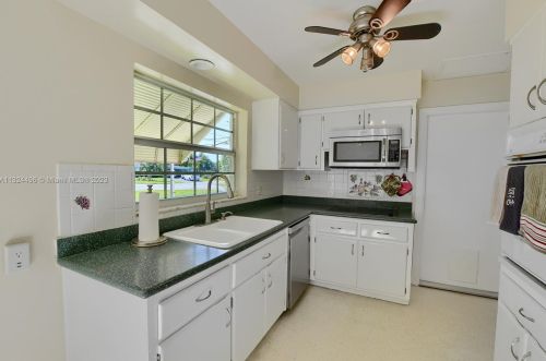 1083 25 Ave, Boynton Beach FL 33435-6731 exterior