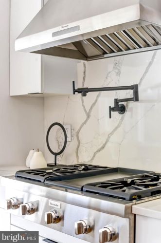 4624 Asbury Pl, Washington DC  20016-4325 exterior