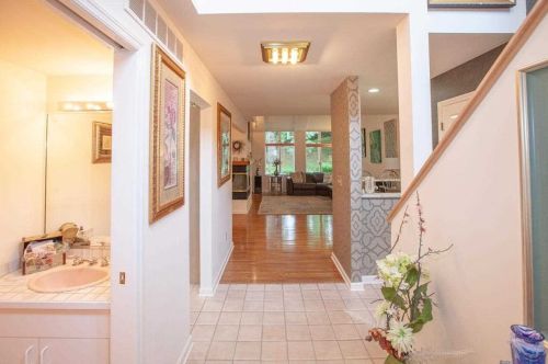 204 Dogwood Ct, Poughkeepsie NY exterior