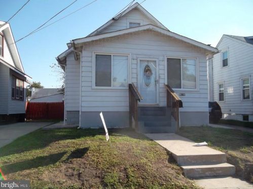 1562 River Dr, Camden, NJ 08110-2920