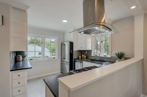 4318 Alpine Ave, Milwaukee WI  53211-1411 exterior