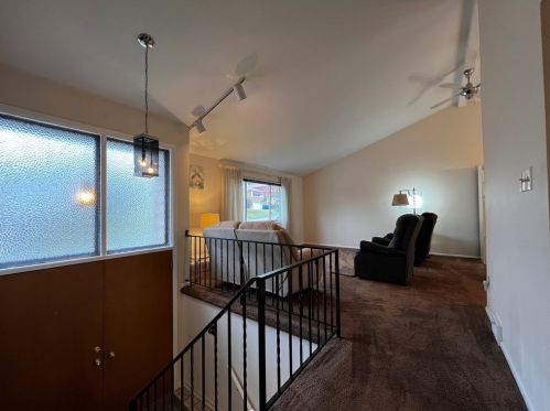 30 Ridgecrest Dr, Pittsburgh, PA 15235-4548