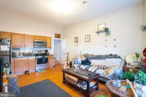 104 Diamond St, Philadelphia PA  19122-1701 exterior