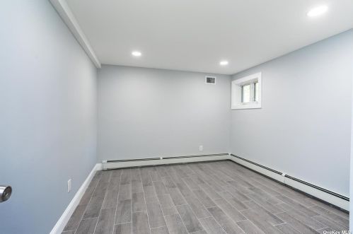 8 Fernwood Dr, Commack NY  11725-4714 exterior