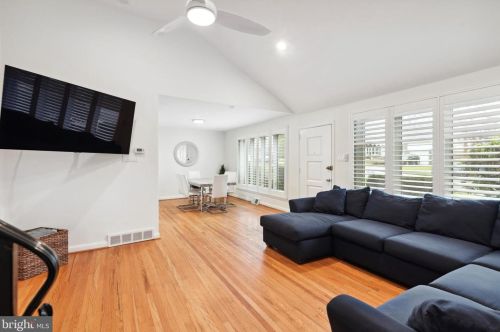 316 Glengary Dr, Pittsburgh, PA 19083-2715