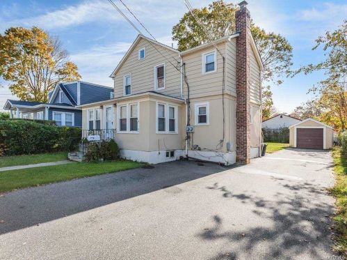 58 Hamilton Ave, Babylon NY  11703-5006 exterior