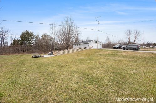 4013 8th Ave, Wyoming MI  exterior