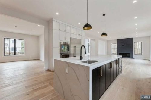 32 Pleasant St, Haworth NJ  07641-1929 exterior