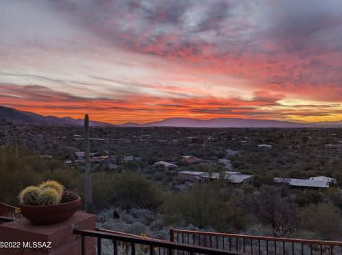 6822 Table Mtn Rd, Tucson AZ 85718-1328 exterior