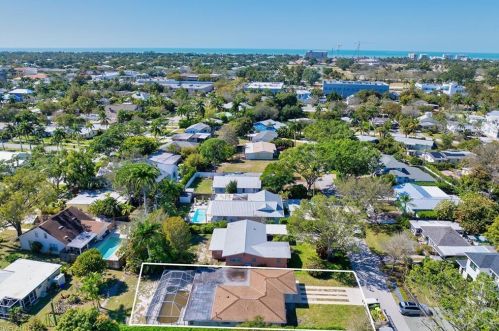 1162 8th Ter, Naples FL exterior