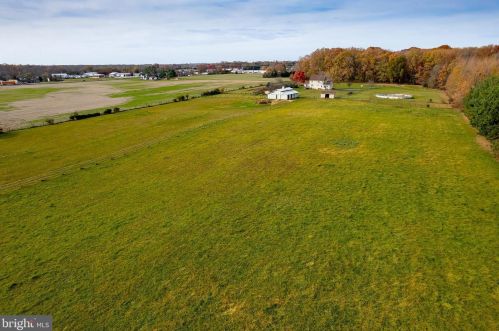 262 Lk Rd, Pilesgrove NJ 08098-3008 exterior