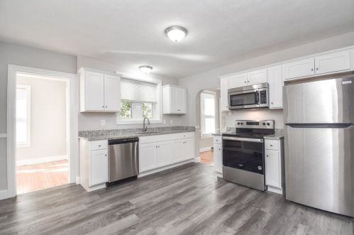 940 Carew St, Springfield, MA 01104-1209