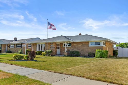 1808 Whitaker Ave, Milwaukee, WI 53221-2308